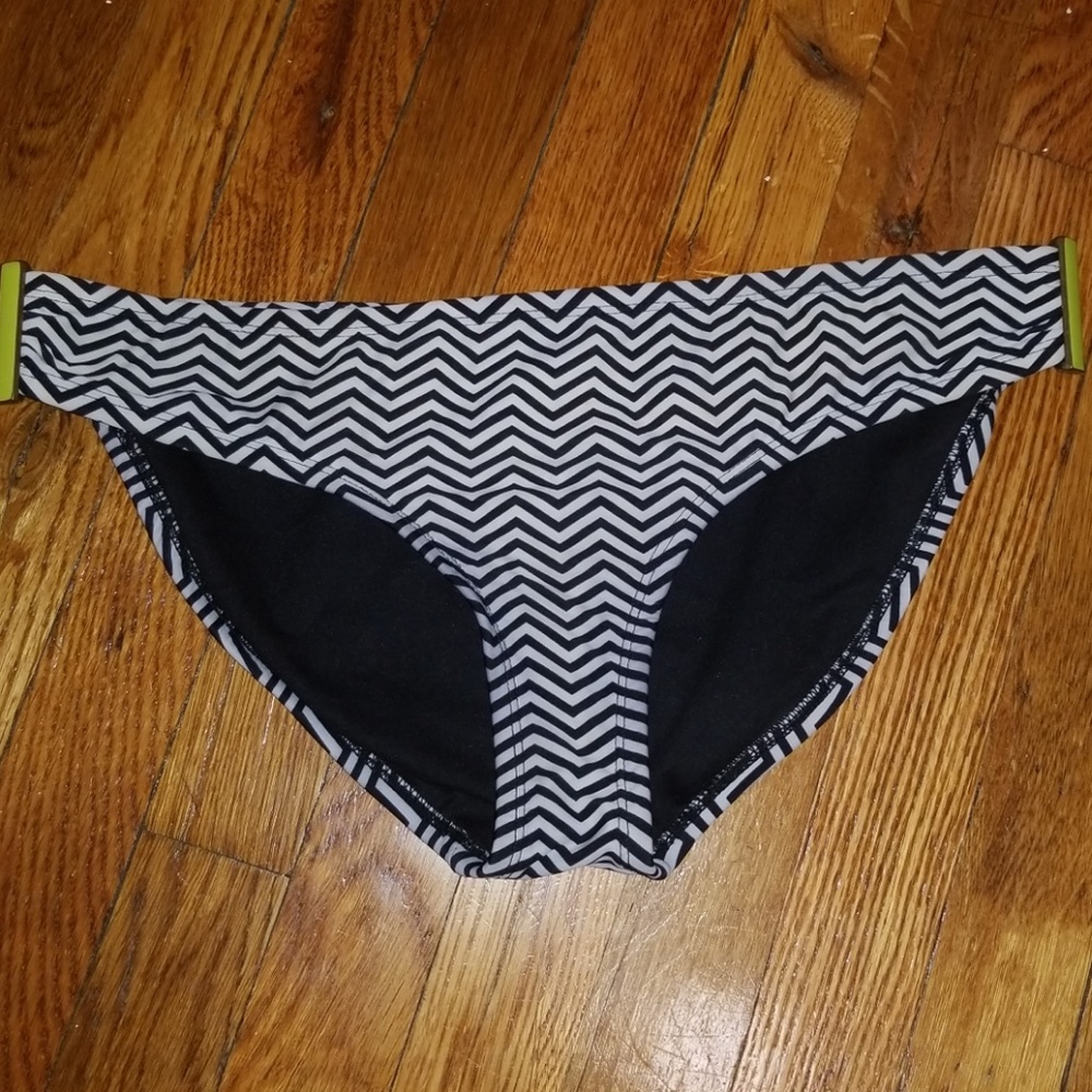 Bikini Bottom 👙WILL DONATE IF NOT SOLD SOON!!!